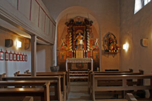 Innen-Aufnahme Laurentiuskapelle in Brendlorenzen